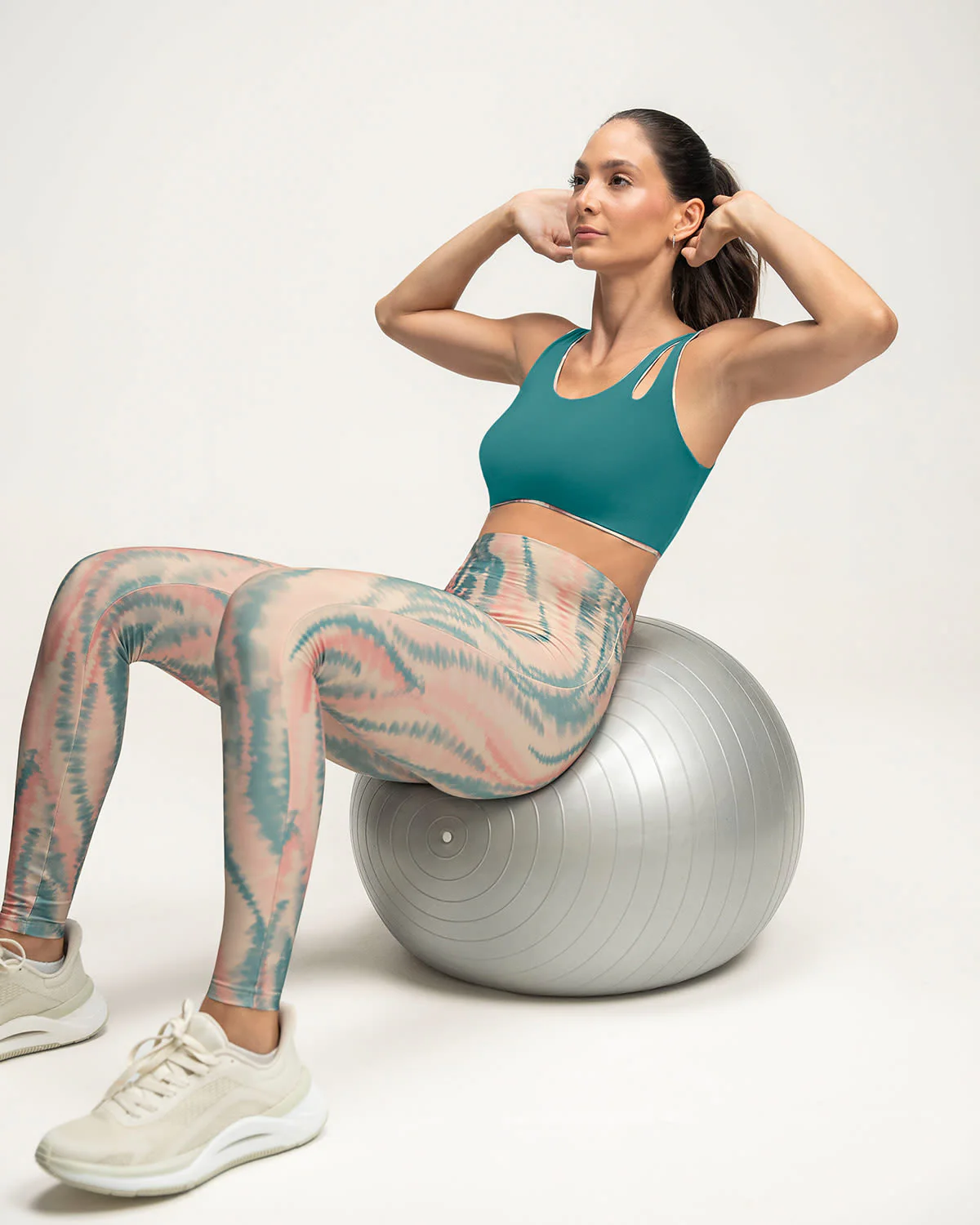 Asymmetrical reversible sports bra - Image 3